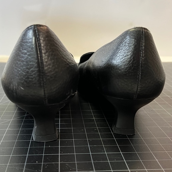 GUC Stuart Weitzman leather kitten heels - Picture 7 of 8